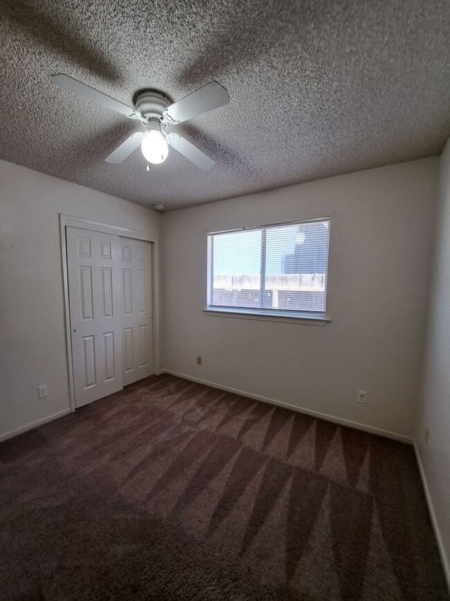 Building Photo - Single Level 3 Bedroom Home Ready to Move in!
