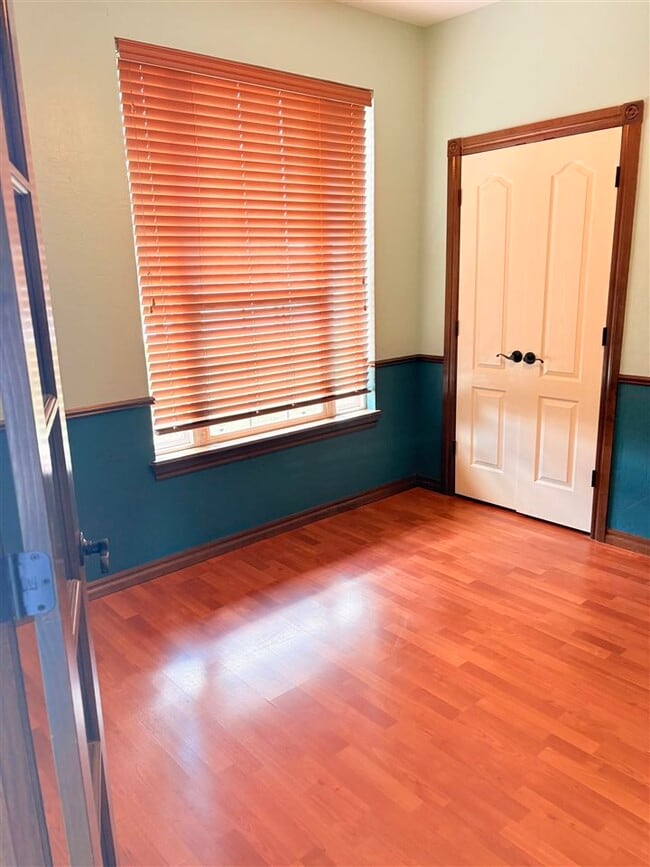 Building Photo - 1209 Alma Dr