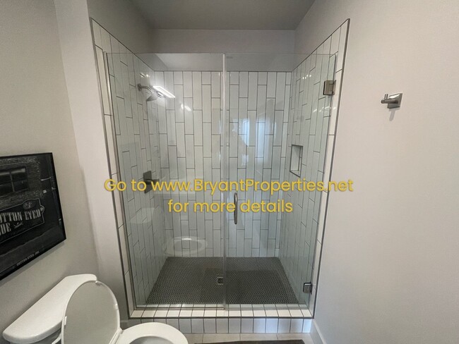 Building Photo - Nashville - Furnished 2-Bedroom Condo