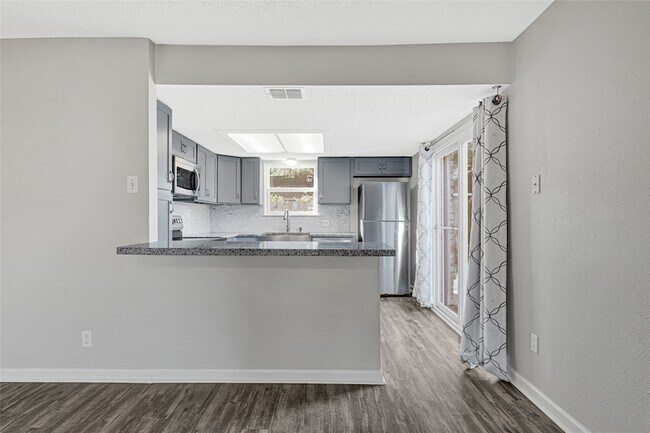 Building Photo - 1803 Flamingo Dr