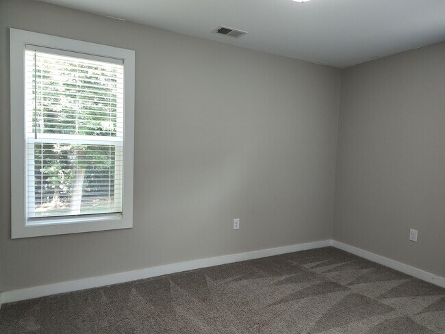 Building Photo - Move-in ready 4-bedroom, 2.5-bathroom home!