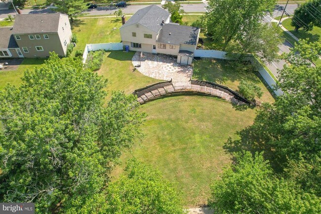 Building Photo - 701 Crestbrook Ave