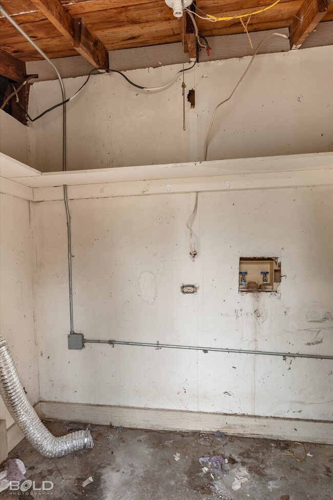 Building Photo - 3051 Amherst St