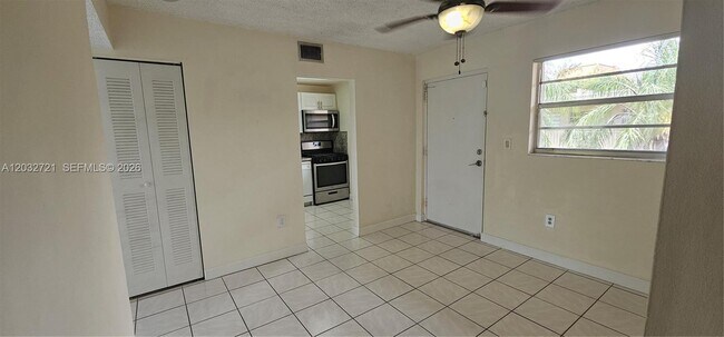 Building Photo - 13100 SW 92nd Ave