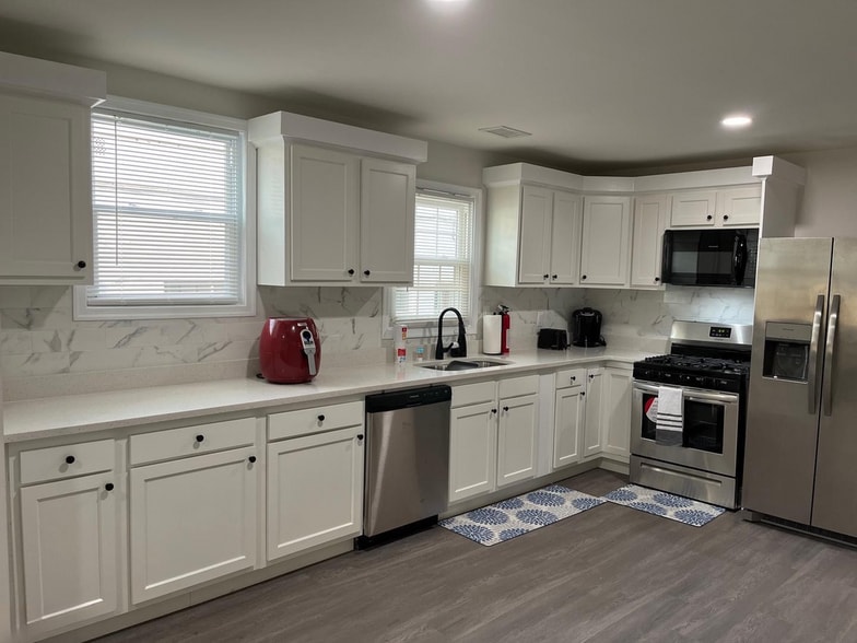 Building Photo - 5207 38th Ave