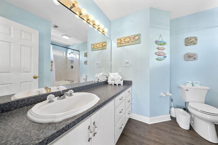 Building Photo - 1412 W Beach Blvd