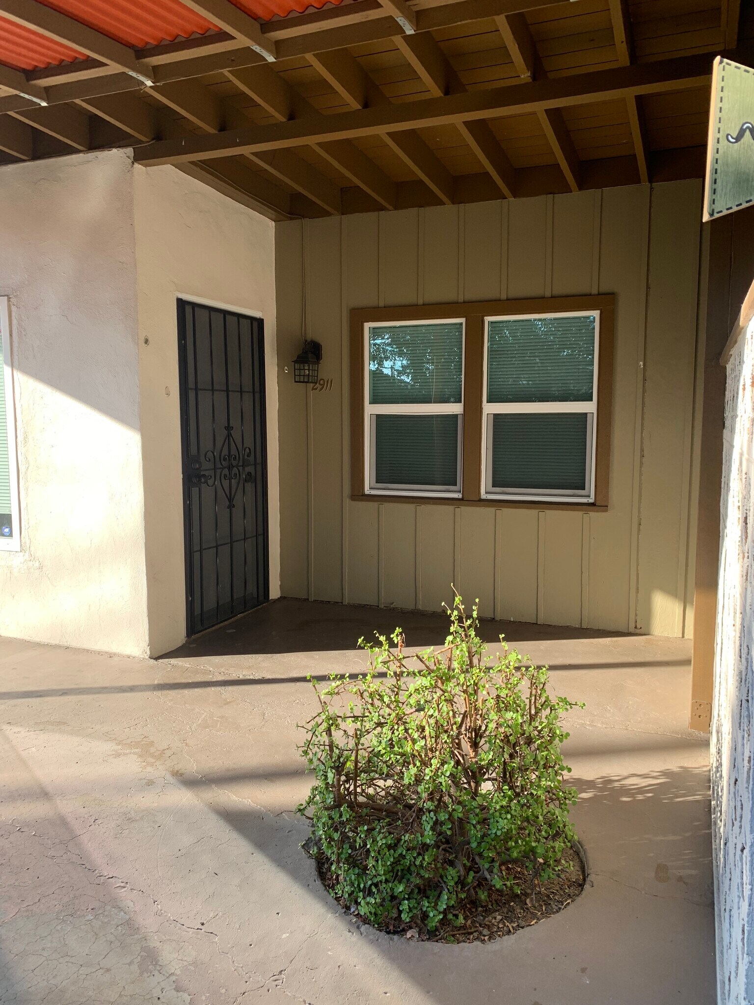 Building Photo - 2911 Central Ave