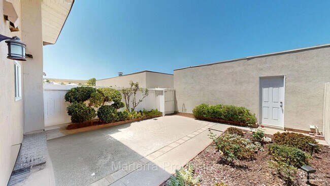 Building Photo - 17755 La Rosa Ln