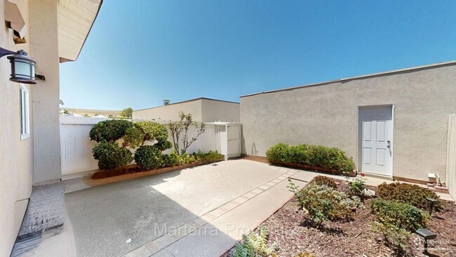 Building Photo - Beautiful 4 bedroom Home!