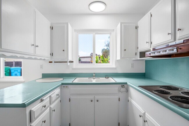 Building Photo - Spacious 4-bedroom, 2-bathroom home in coveted University City