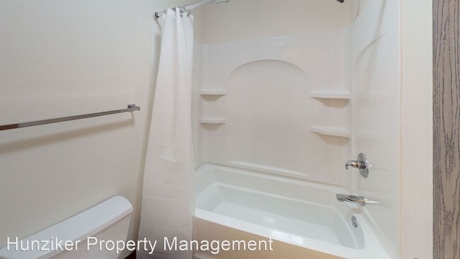 Building Photo - 1 br, 1 bath Apartment - 163 N. Hyland 163...