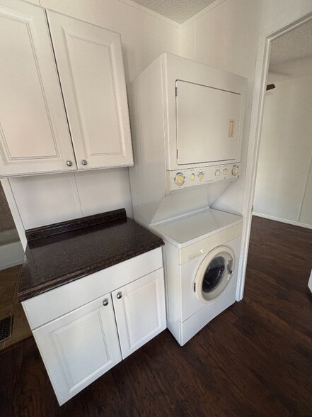 Building Photo - 425 E Gardena Blvd