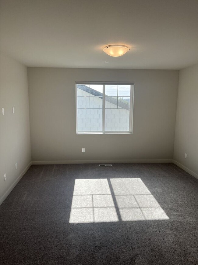 Building Photo - Beautiful Beaverton 4 Bedroom Home with Open Floor Plan, Deck & Upstairs Bonus Room
