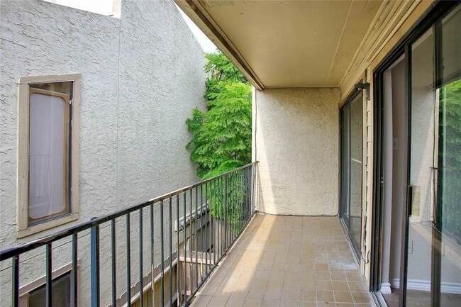 Building Photo - 10075 Westpark Dr