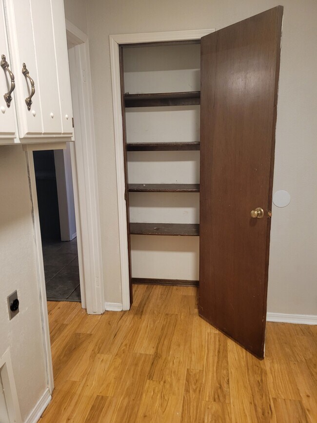 Building Photo - 2112 Bentham Pl