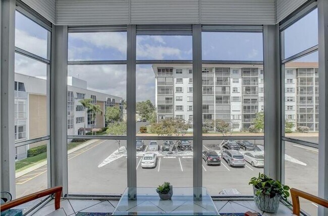 Building Photo - 3020 NE 16th Ave
