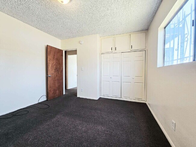 Building Photo - Charming and affordable 2-bedroom, 1-bath ...