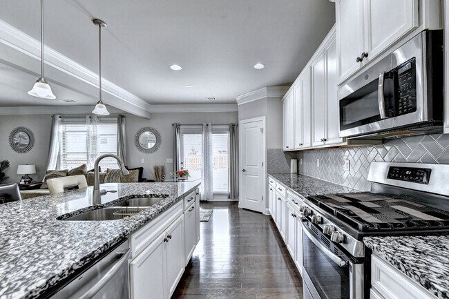 Building Photo - 1958 Lakeview Bend Way