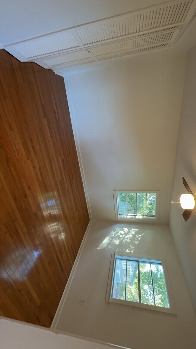 Building Photo - One bedroom in Belhaven Heights!