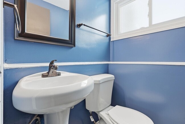 Building Photo - 3042 Rightmire Blvd