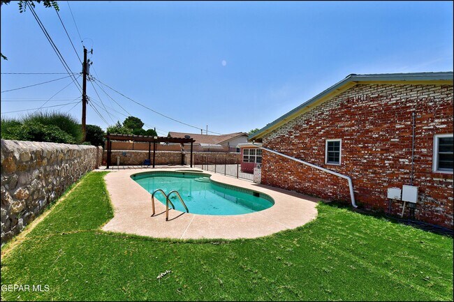 Building Photo - 9125 W H Burges Dr