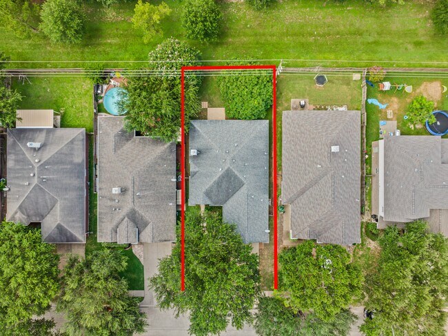 Building Photo - 17935 Rose Hill Park Ln