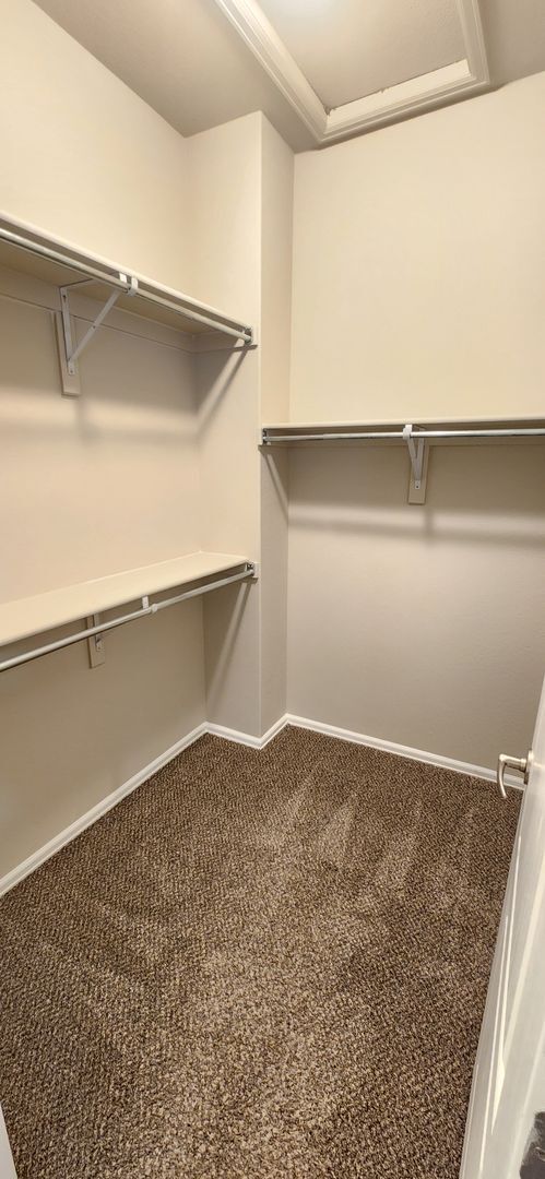 Building Photo - Open Concept 4 Bedroom Home with 9ft Ceili...