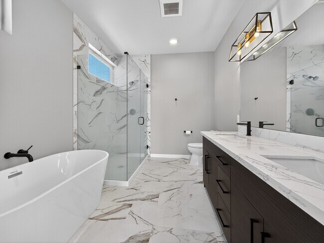 Building Photo - 1232 Harrington Ave NE