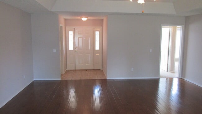 Building Photo - 1902 SW Spruce Rd