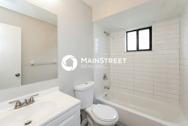 Building Photo - 3 Bedroom Pet-Friendly Home in KISSIMMEE, FL with Main Street Renewal