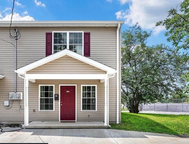 Primary Photo - 2422 Lehman St