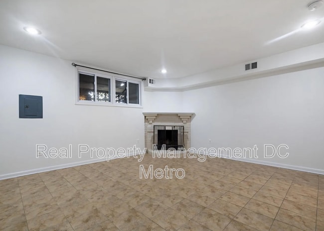 Building Photo - 1397 Sheridan St NW