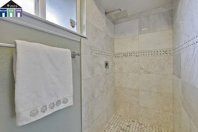 Building Photo - 845 Glenhill Dr