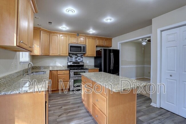 Building Photo - 8847 Goose Landing Cir