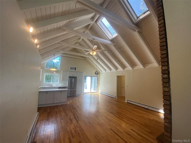 Building Photo - 15 Crestview Dr