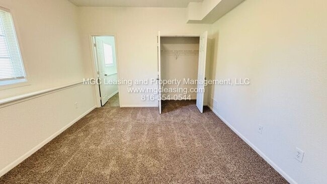 Building Photo - Creekwood Park Townhomes — Reduced rent + claim your choice of a brand-new 55" TV or a $250 Amazo...