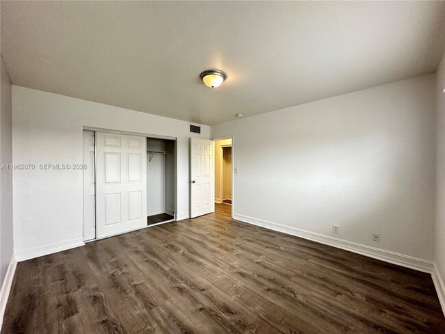 Building Photo - 1400 NE 56th St