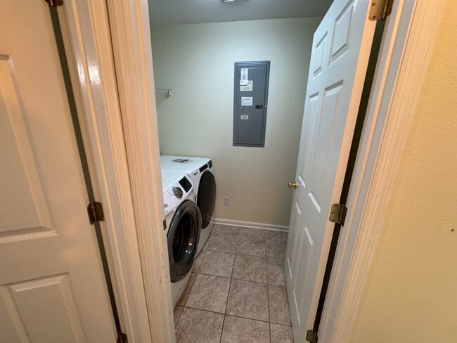 Building Photo - 2758 Westbrook Ct