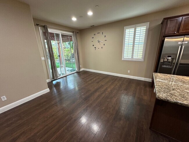 Building Photo - Beautiful 4 Bedroom, 3 Full Bath W/ Office...