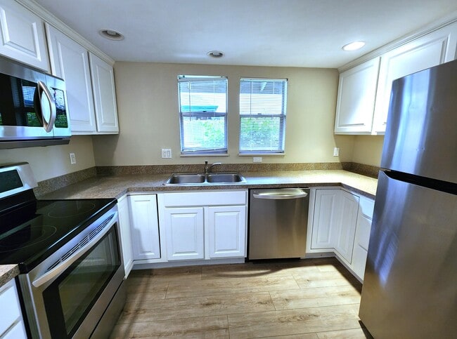 Building Photo - 5908 S Willow Way