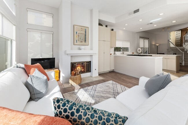 Building Photo - 5743 Caminito Empresa