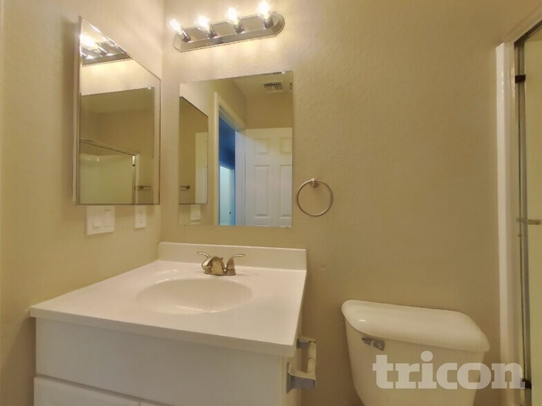 Building Photo - 15923 N 169th Dr