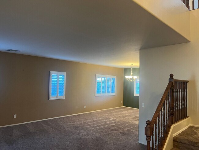 Building Photo - 16412 W Hope Dr