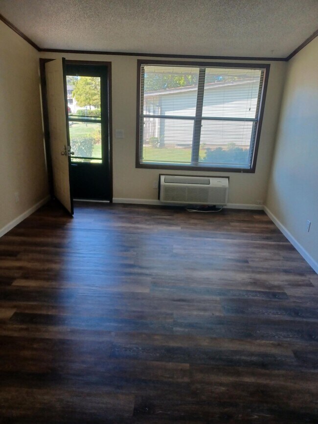 Building Photo - 112 Waterbury Ct
