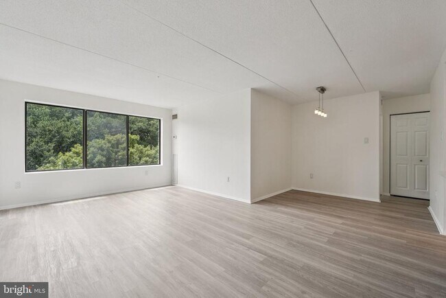 Building Photo - 6300 Stevenson Ave