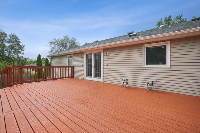 Building Photo - 34 Lewis Dr