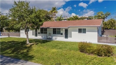 Building Photo - 1421 NE 30th Ct