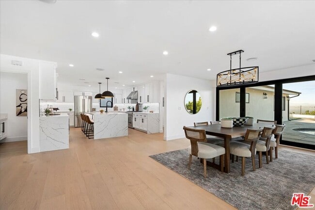 Building Photo - 15655 Castlewoods Dr