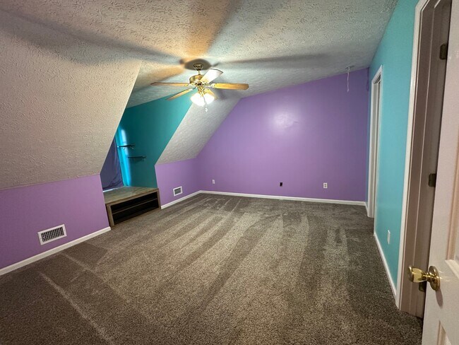 Building Photo - 9800 Spring Pointe Ct