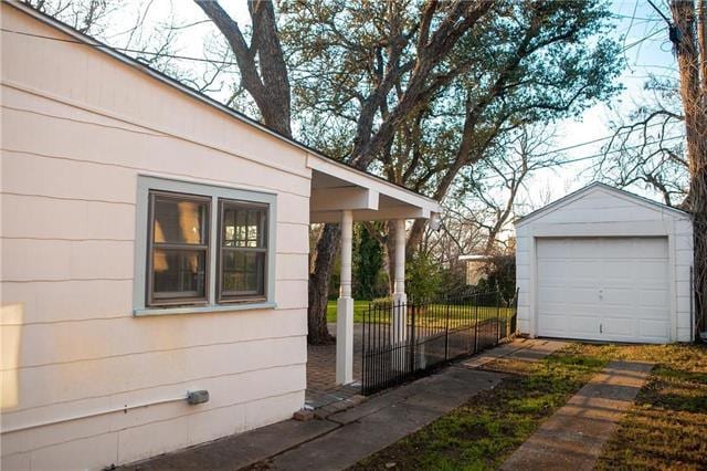 Building Photo - 1325 Smilax Ave